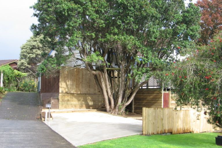 Photo of property in 7 Photinia Place, Botany Downs, Auckland, 2010