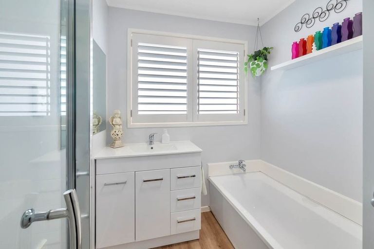 Photo of property in 9 Urlich Drive, Ranui, Auckland, 0612