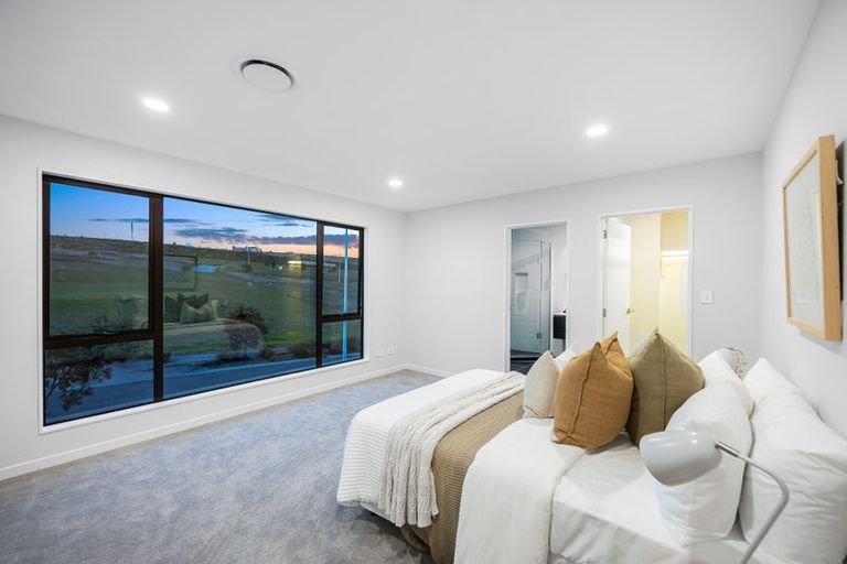 Photo of property in 15 Kumukumu Road, Long Bay, Auckland, 0630