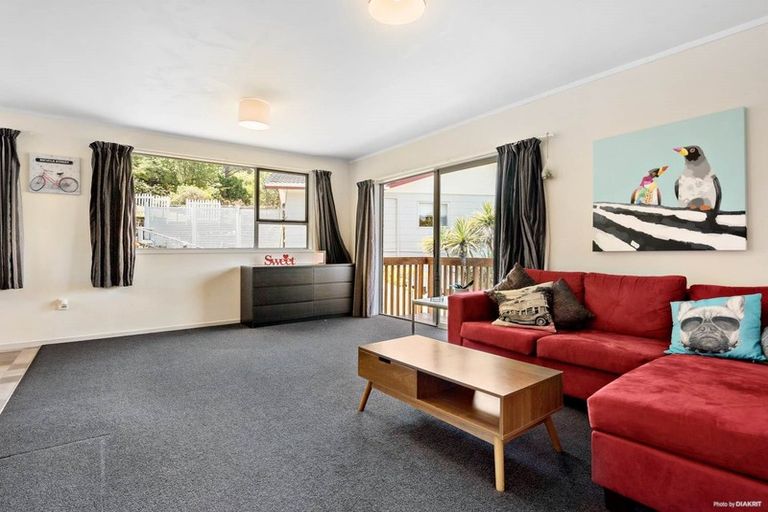 Photo of property in 2/12 Newstead Avenue, Browns Bay, Auckland, 0632