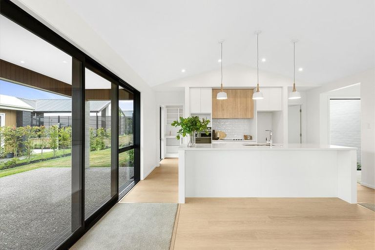 Photo of property in 18 Evergreen Parade, Rosehill, Papakura, 2113