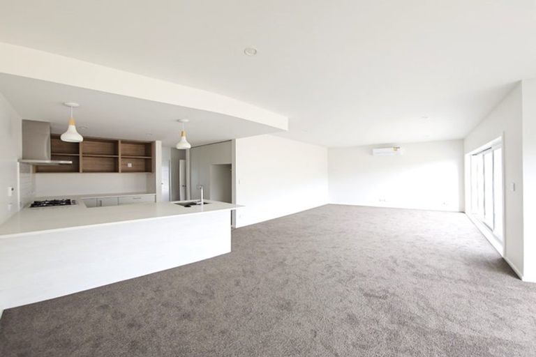 Photo of property in 81 Hokioi Drive, Kenepuru, Porirua, 5022