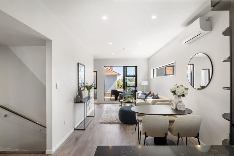 Photo of property in 2/1 Egremont Street, Belmont, Auckland, 0622