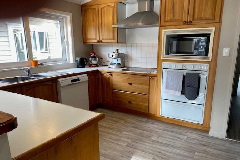 Photo of property in 70 Oriel Avenue, Tawa, Wellington, 5028