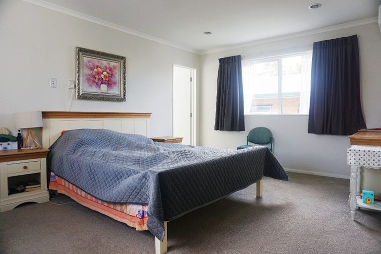 Photo of property in 27a Normanton Street, Glenfield, Auckland, 0629
