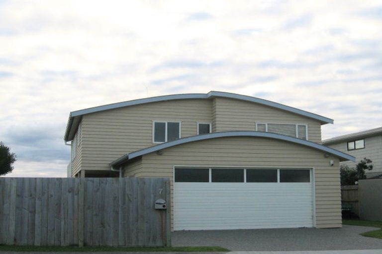 Photo of property in 7 Moana Street, Otaki Beach, Otaki, 5512