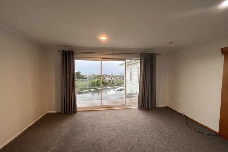 Photo of property in 752 East Coast Road, Pinehill, Auckland, 0630