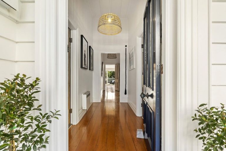 Photo of property in 112 Calliope Road, Stanley Point, Auckland, 0624