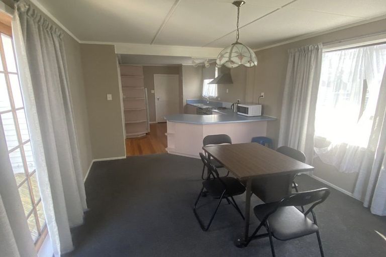 Photo of property in 14 Karaka Street, Merrilands, New Plymouth, 4312