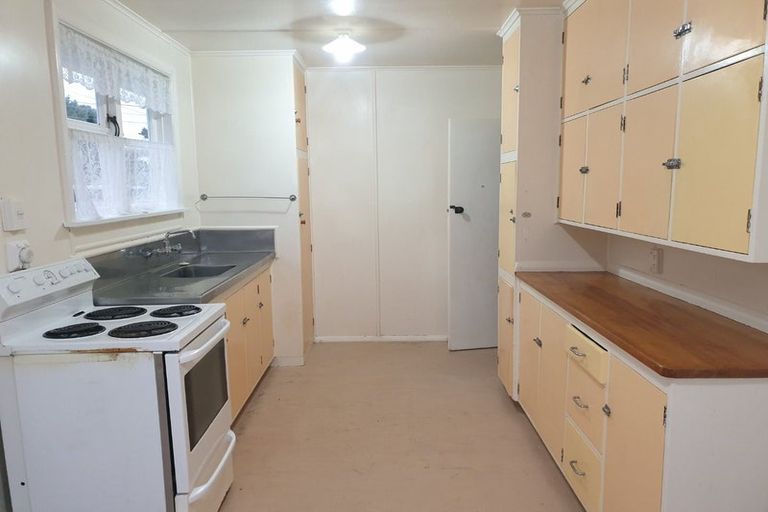 Photo of property in 12 Dorset Grove, Cannons Creek, Porirua, 5024