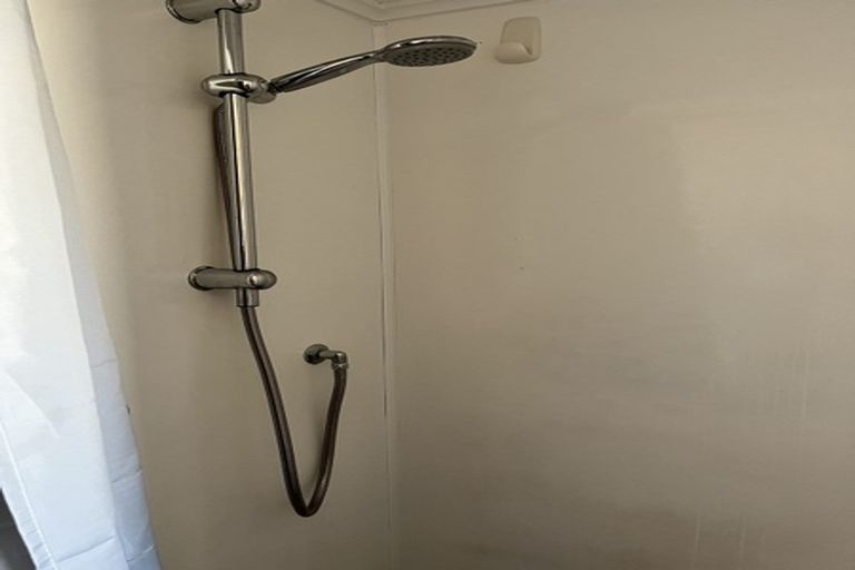 Photo of property in 2/111 Bond Crescent, Forrest Hill, Auckland, 0620