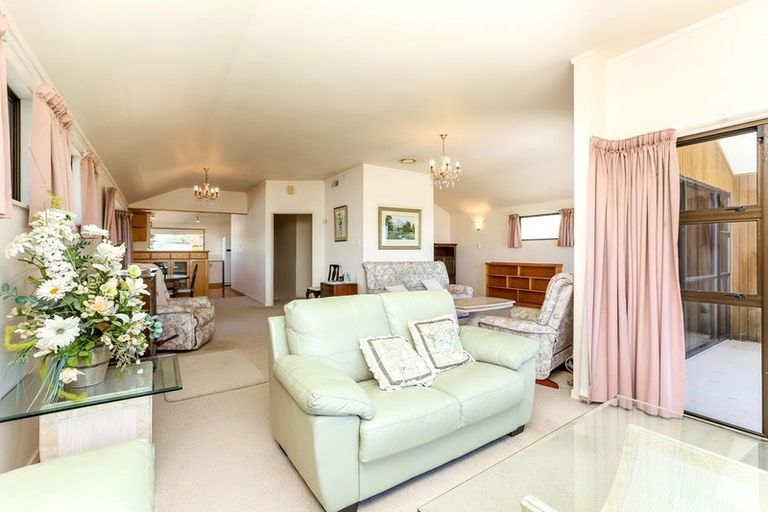 Photo of property in 10 Roy Terrace, Moturoa, New Plymouth, 4310