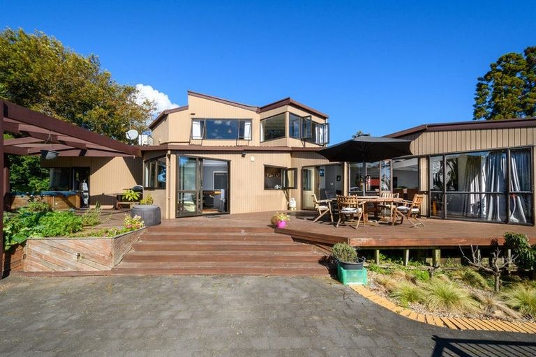 Photo of property in 412 Taupaki Road, Kumeu, 0892