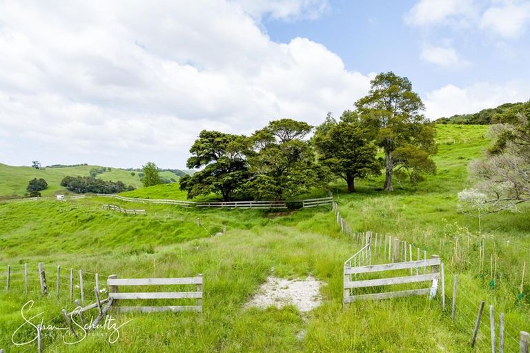 Photo of property in 215c Heatley Road, Whakapirau, 0583