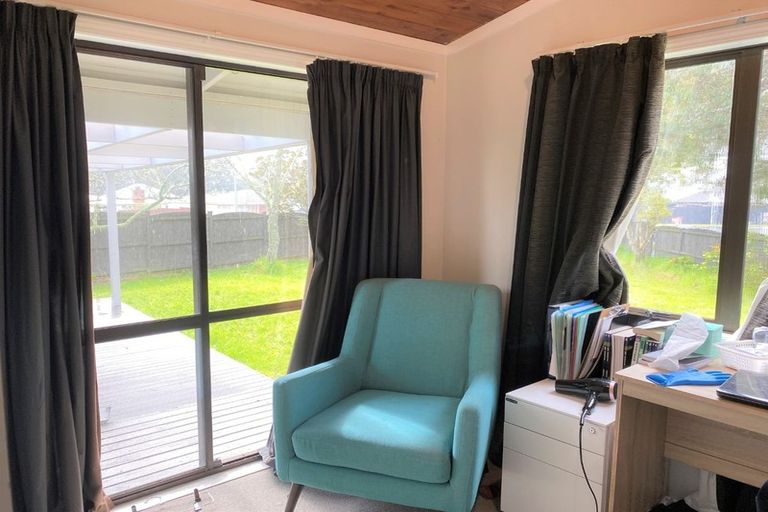 Photo of property in 2 Bradbury Road, Botany Downs, Auckland, 2010
