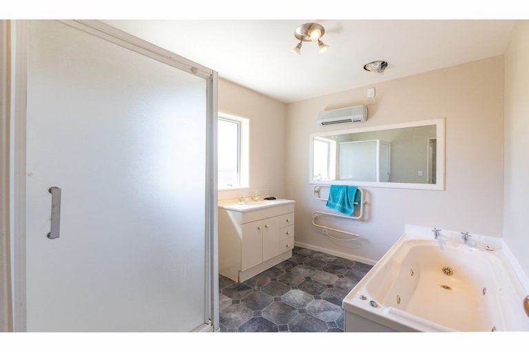 Photo of property in 14a Pannell Avenue, Wainoni, Christchurch, 8061