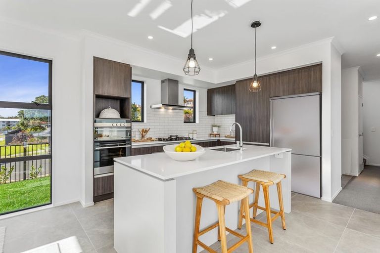 Photo of property in 24 Symes Drive, Red Beach, 0932