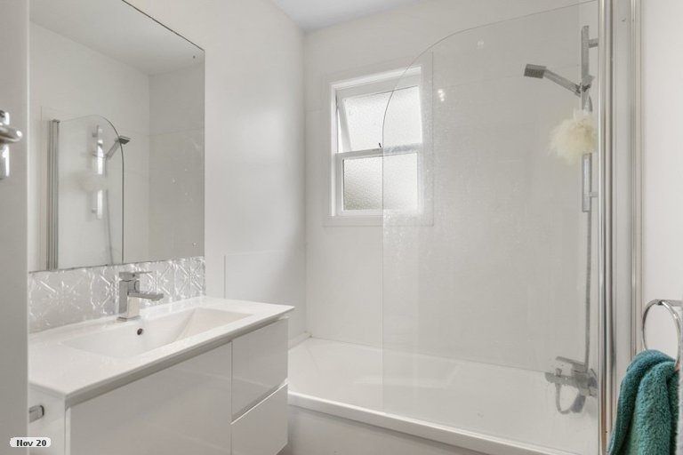 Photo of property in 19 Church Street, Northcote Point, Auckland, 0627