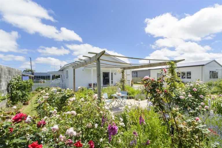 Photo of property in 7 Station Road, Marton, 4710