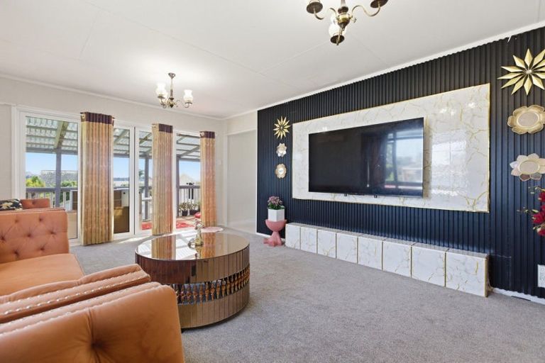 Photo of property in 14 Rangataua Street, Welcome Bay, Tauranga, 3112