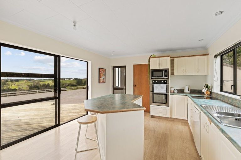 Photo of property in 805 Richmond Road, Lepperton, New Plymouth, 4373