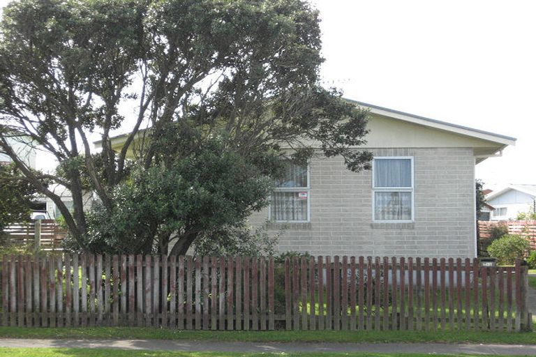 Photo of property in 112 Hinau Street, Castlecliff, Whanganui, 4501