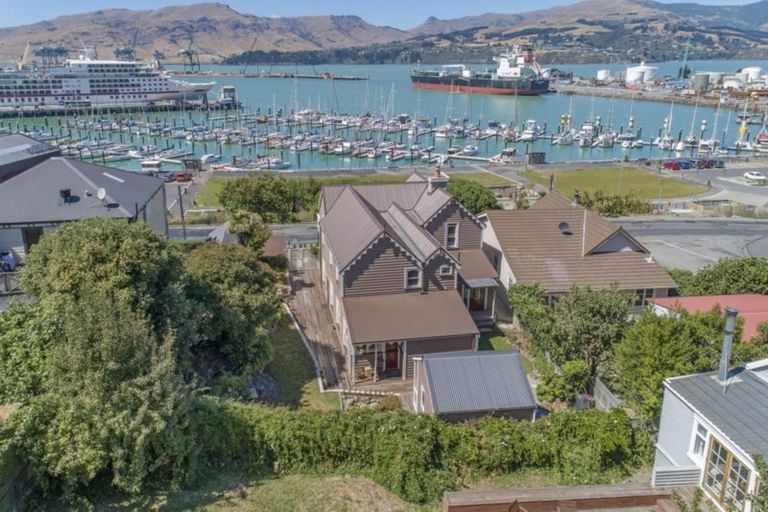 Photo of property in 16 Godley Quay, Lyttelton, 8082