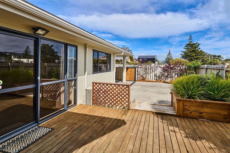 Photo of property in 59 Kapiti Crescent, Titahi Bay, Porirua, 5022