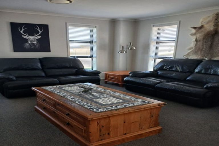 Photo of property in 12 Costello Drive, Ngatea, 3503