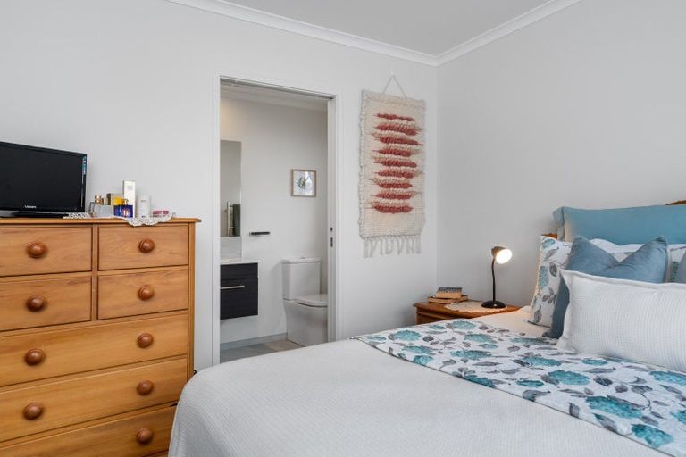 Photo of property in 2 Kahawai Close, Pyes Pa, Tauranga, 3112