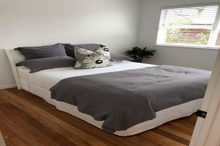 Photo of property in 31 Advene Road, Cockle Bay, Auckland, 2014