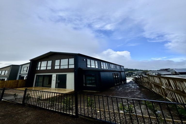 Photo of property in 17 Makenu Crescent, Wainui, 0992