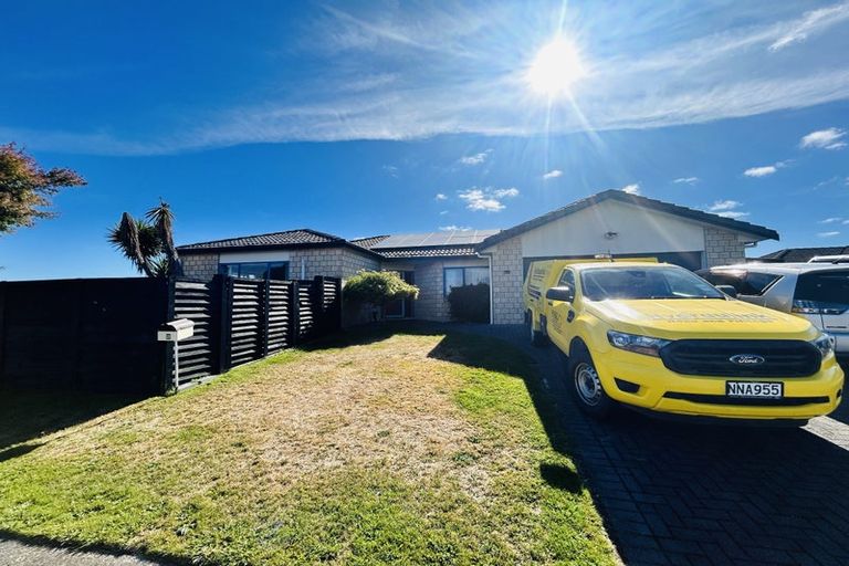 Photo of property in 2 Courtenay Place, Owhata, Rotorua, 3010