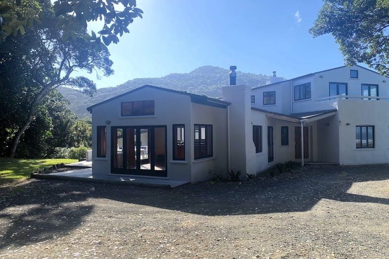 Photo of property in 175 Marine Parade North, Piha, New Lynn, 0772