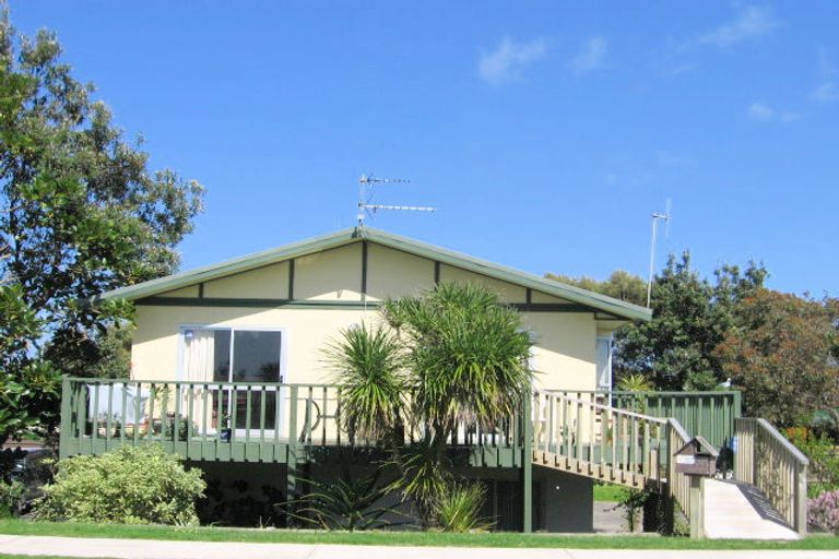 Photo of property in 32 Motiti Road, Papamoa Beach, Papamoa, 3118