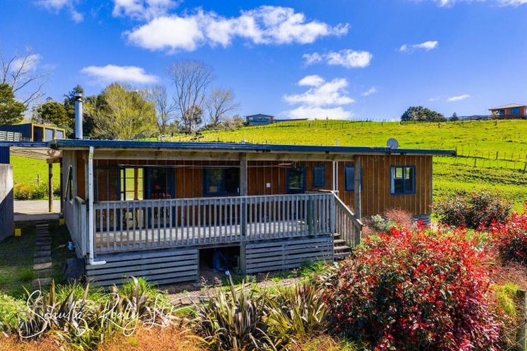 Photo of property in 32 Nikau Lane, Maungaturoto, 0520