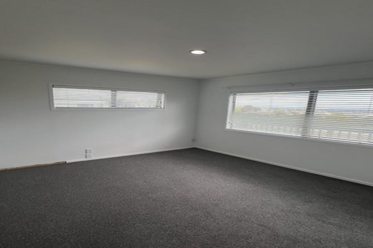 Photo of property in 28 Goodwood Drive, Goodwood Heights, Auckland, 2105