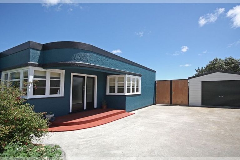Photo of property in 42 Mckenzie Street, Levin, 5510