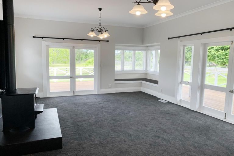 Photo of property in 339 Waitakere Road, Taupaki, Henderson, 0782