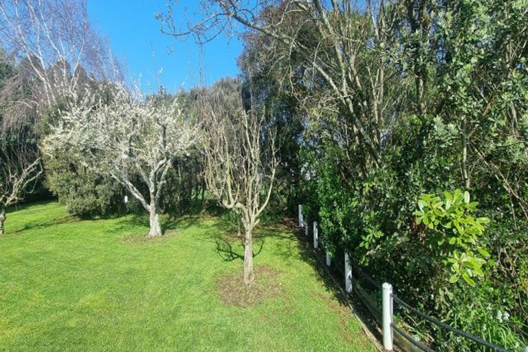 Photo of property in 218 Hokio Beach Road, Levin, 5571