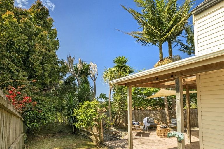 Photo of property in 2/62 Target Road, Totara Vale, Auckland, 0629