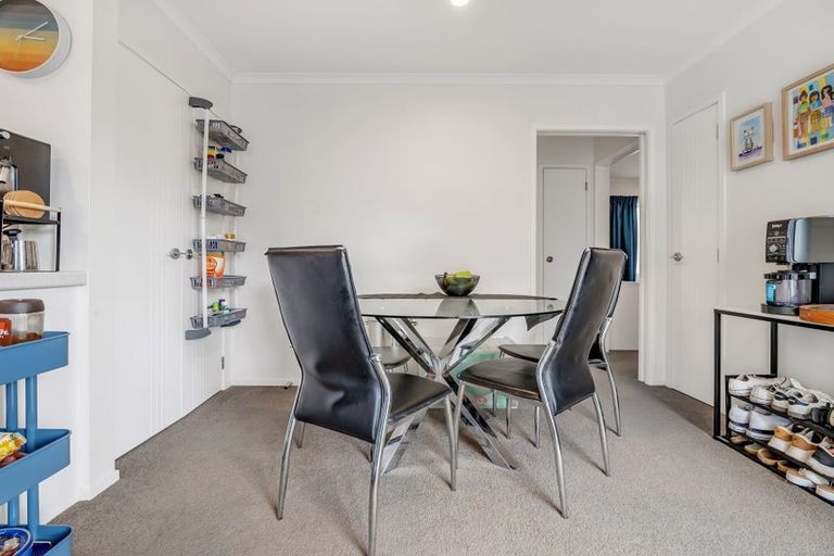 Photo of property in 2/5 Jones Crescent, Melville, Hamilton, 3206