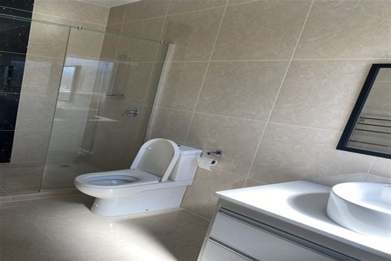 Photo of property in 21d Stamford Crescent, Flat Bush, Auckland, 2019