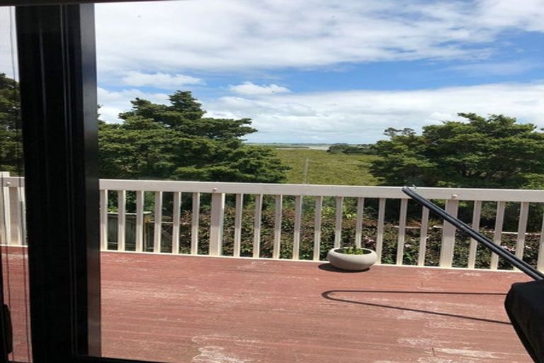 Photo of property in 1 Ashland Place, Weymouth, Auckland, 2103