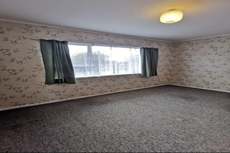 Photo of property in 1/5 Tirimoana Road, Te Atatu South, Auckland, 0602