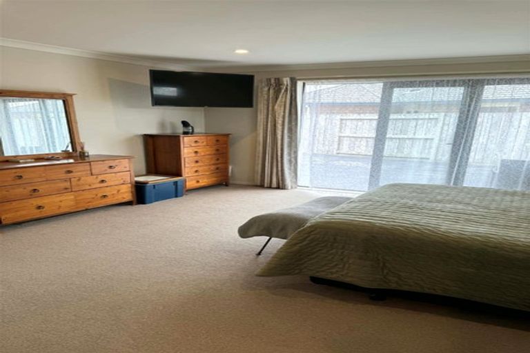 Photo of property in 42 Peter Hall Drive, Kelvin Grove, Palmerston North, 4414