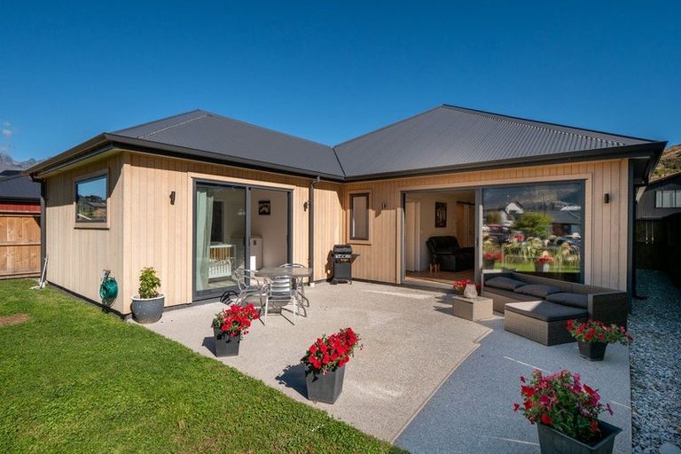 Photo of property in 19 Grain Close, Jacks Point, 9371