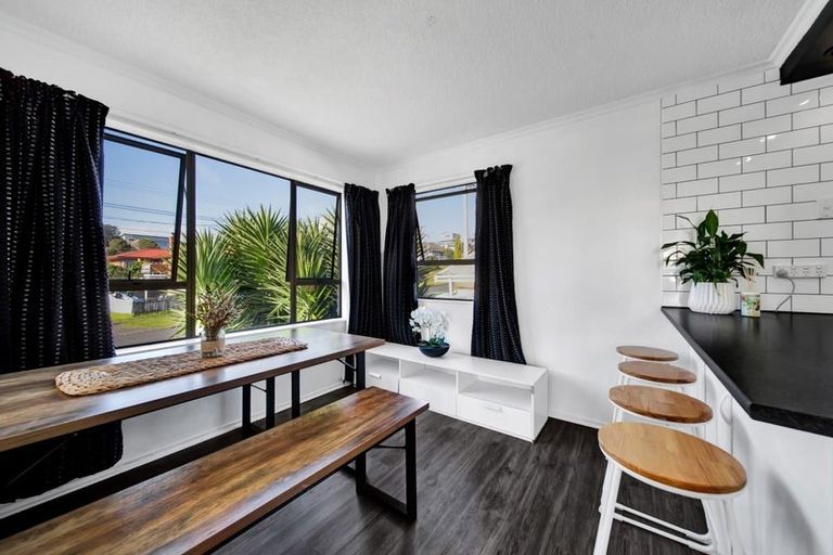 Photo of property in 84 Pioneer Road, Moturoa, New Plymouth, 4310