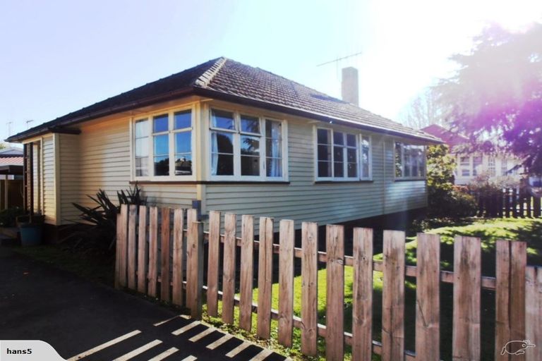 Photo of property in 9 Ross Crescent, Fairfield, Hamilton, 3214