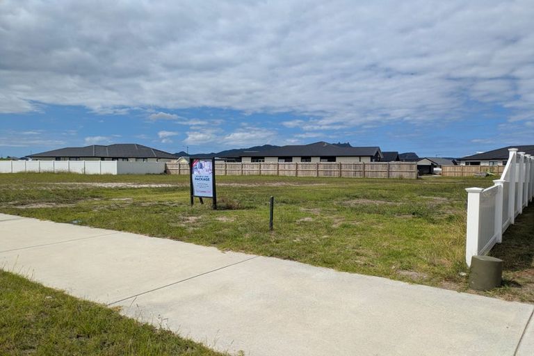 Photo of property in 43 Kitemaunga Avenue, One Tree Point, 0118